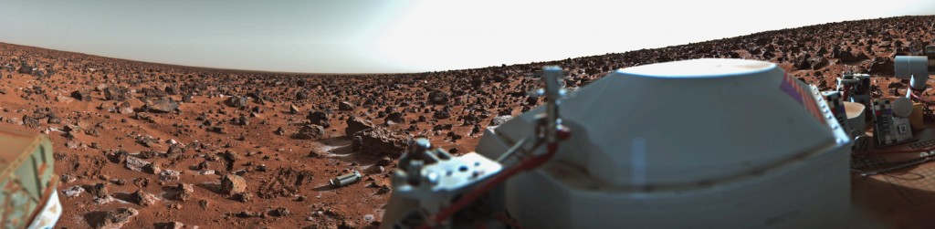 La superficie de Marte, parcialmente cubierta por escarcha, fotografiada por la Viking 2.