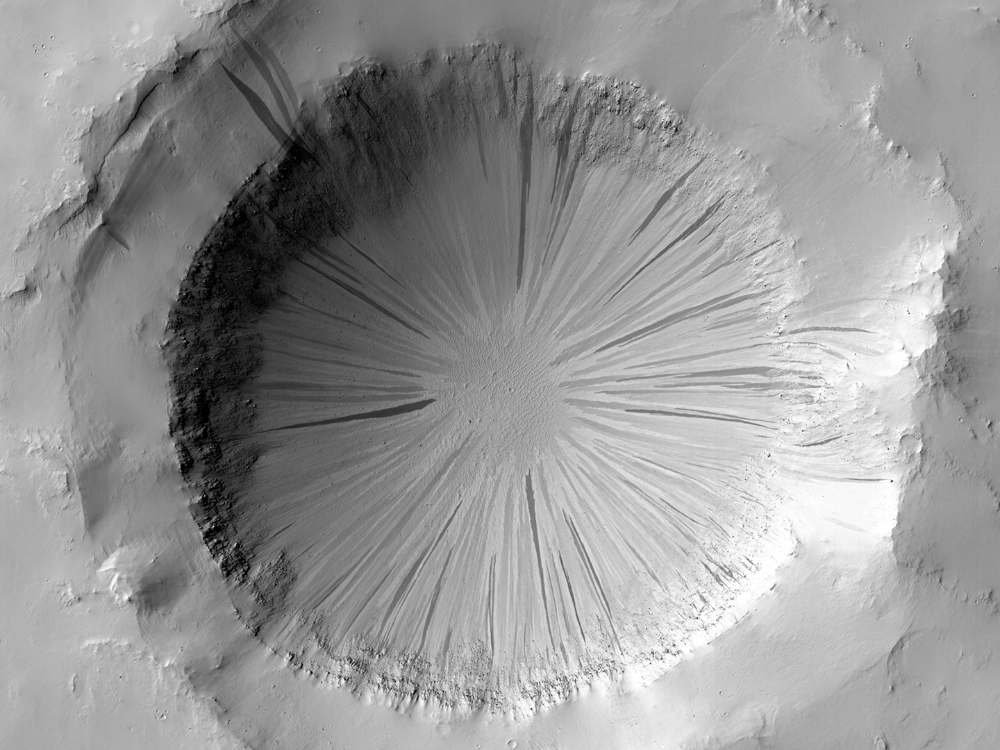 Un cráter en Marte. HiRISE/UA/NASA/JPL.