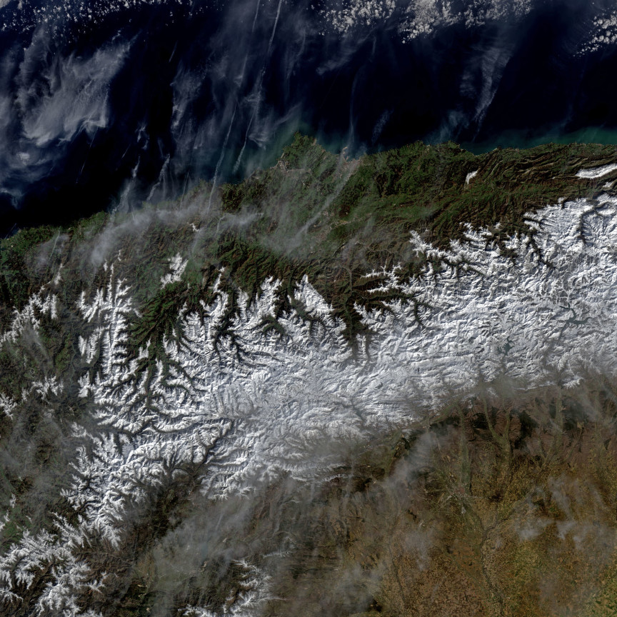 La cordillera Cantábrica desde el Landsat 8 el pasado día 1 de Marzo de 2016. NASA/USGS.