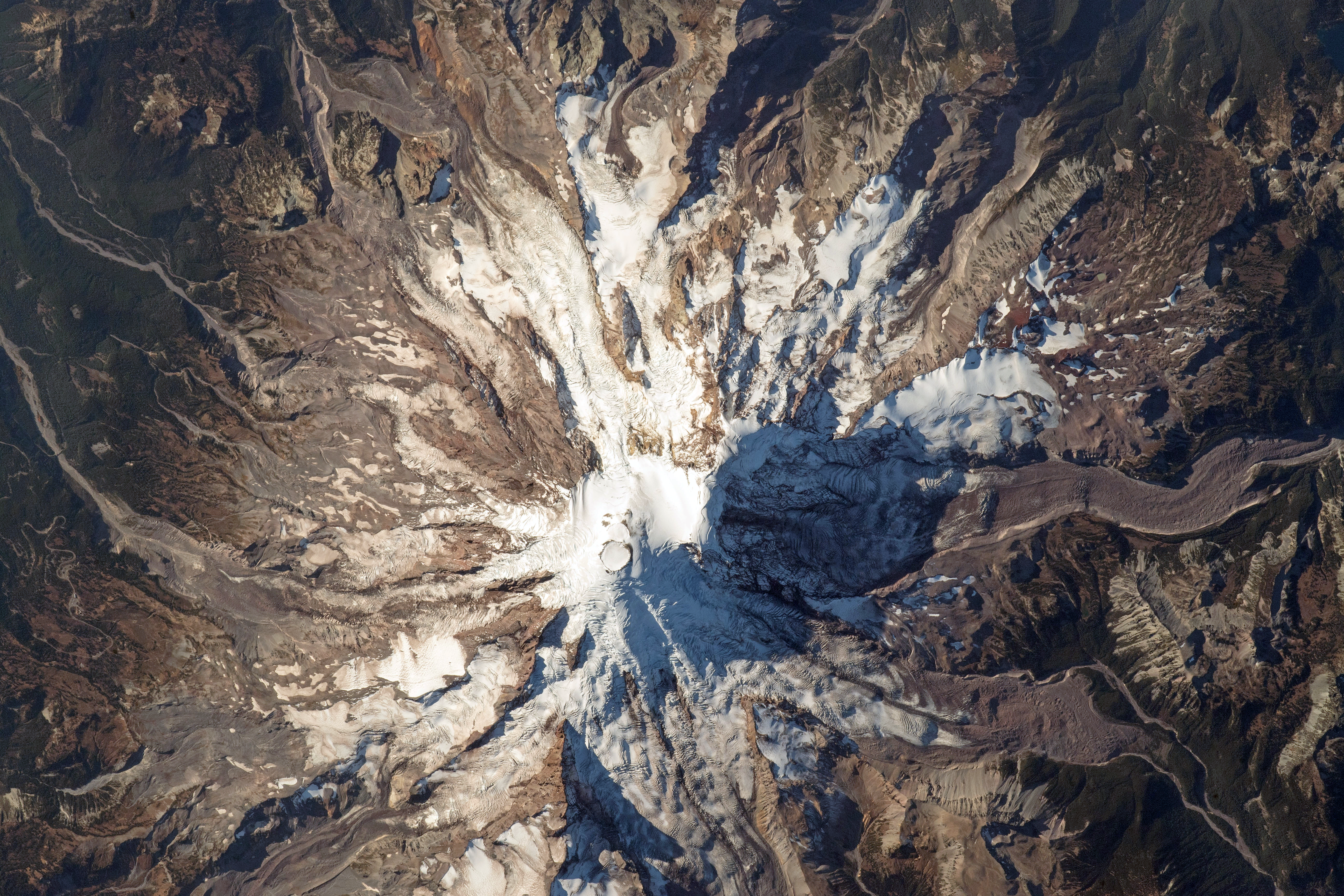 El Monte Rainier desde la Estación Espacial Internacional el 22 de octubre de 2018. NASA.